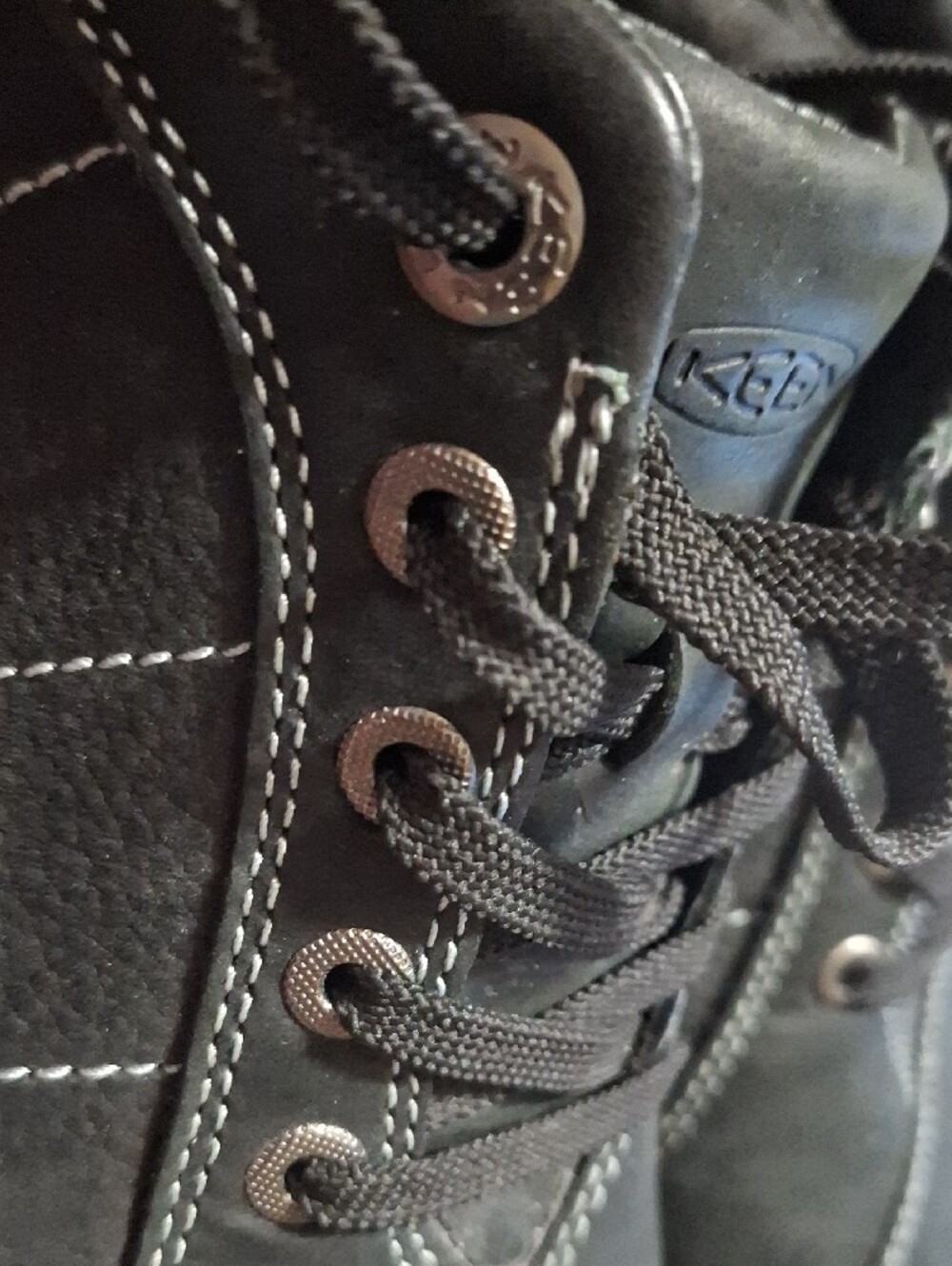 Keen Women's Black Leather Walking/hiking  Sneakers with Gray Sole - Picture 6 of 9